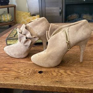Suede ankle boots Zara, gently worn, knockout boots,